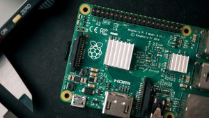 A imagem mostra um microcontroladores raspberrypi.